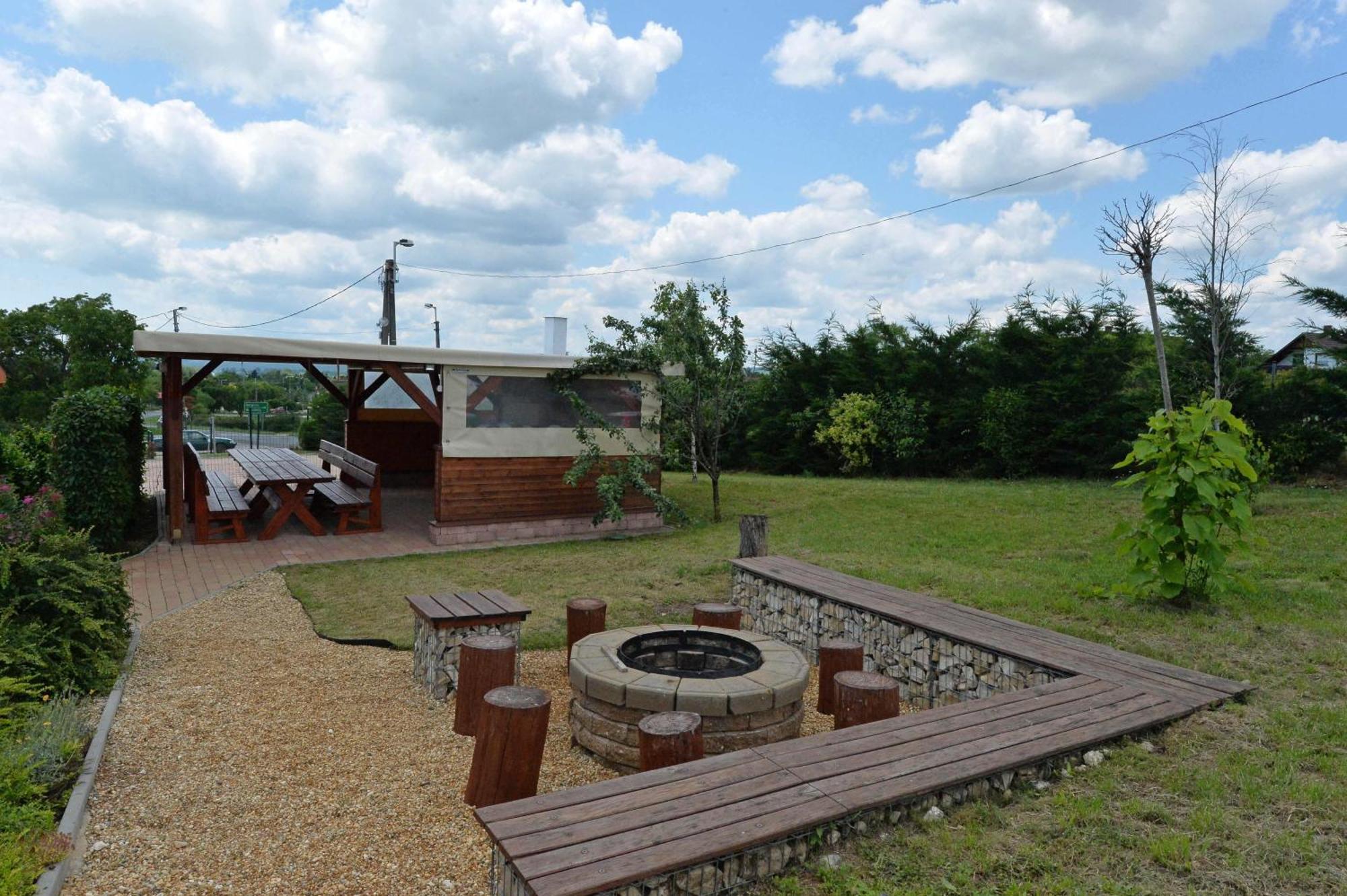 Aranymandula Apartmanok Balatonakali Extérieur photo