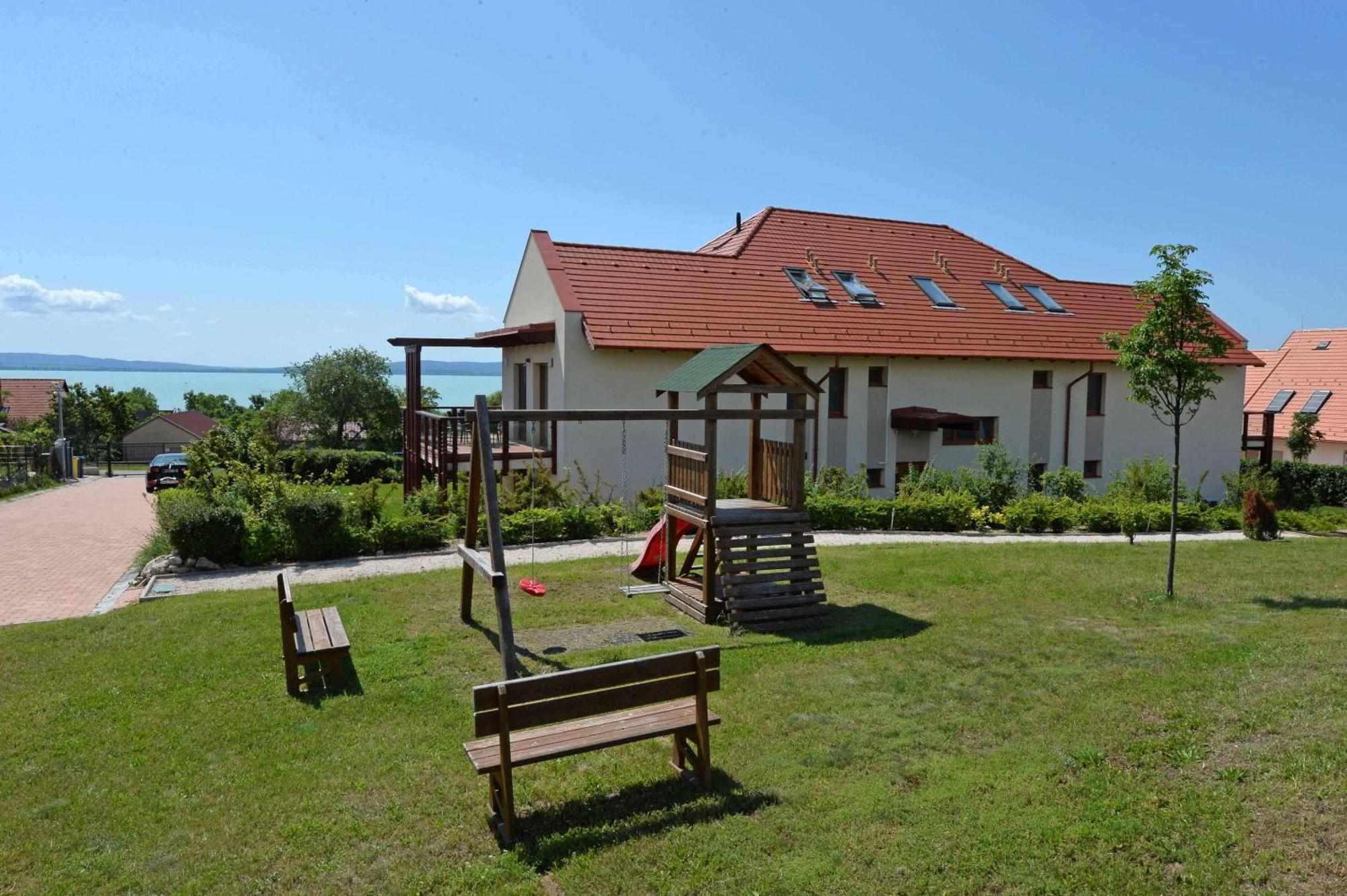 Aranymandula Apartmanok Balatonakali Extérieur photo