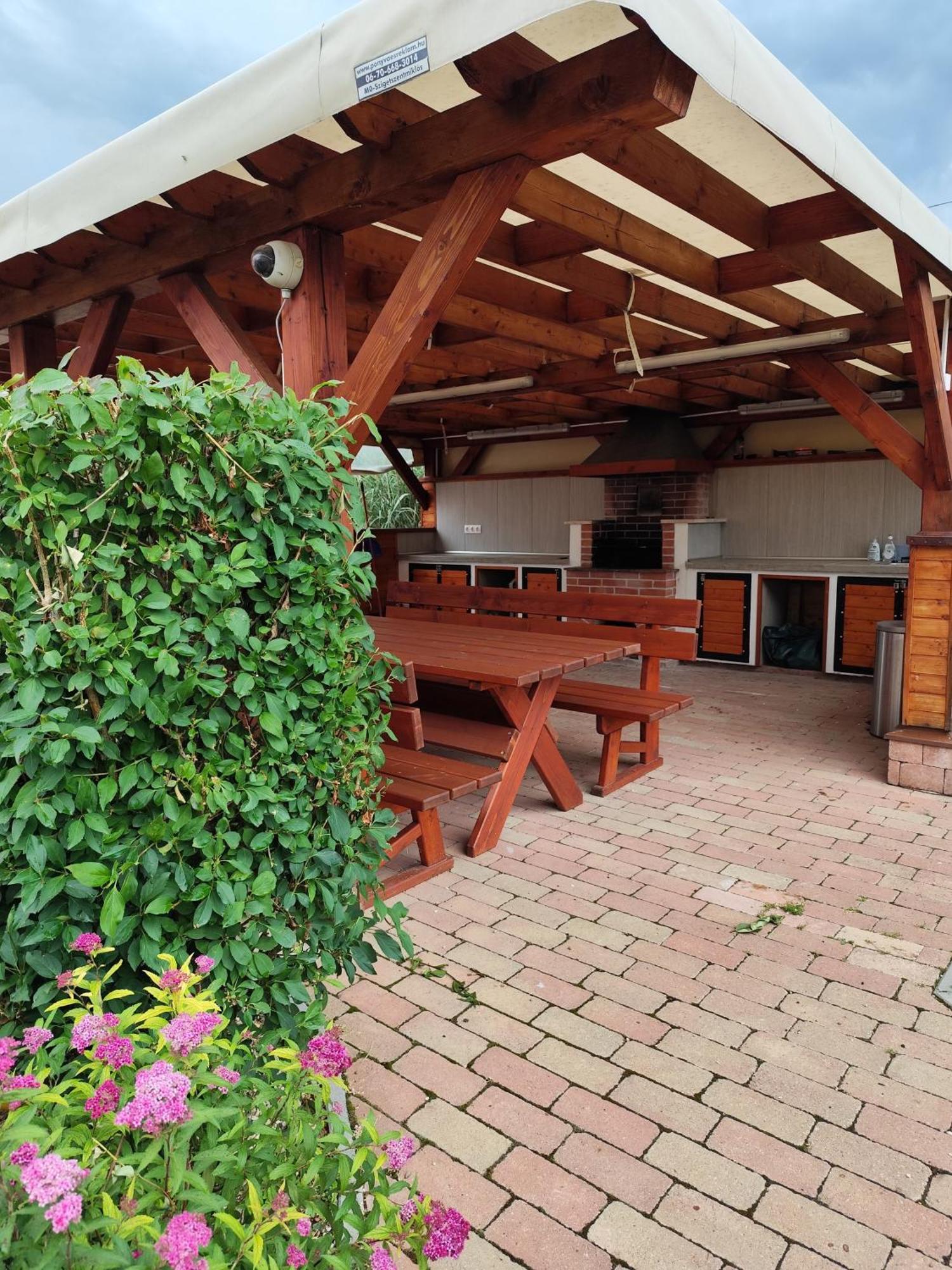Aranymandula Apartmanok Balatonakali Extérieur photo