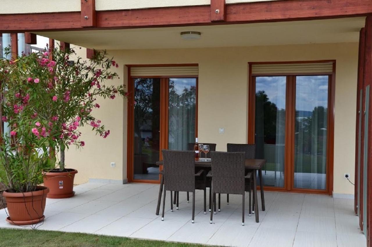 Aranymandula Apartmanok Balatonakali Extérieur photo
